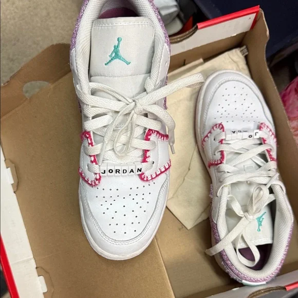 Nike White and Pink Textured Sneakers - Picture 2 of 4